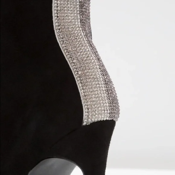 SUEDE Steve Madden Wagu Rhinestone Boots Shoes